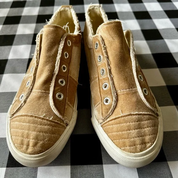 Corkys Tan Sneakers Casual Low-Top Slip-On - Picture 2 of 3